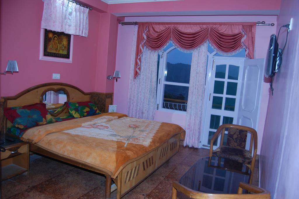 Hotel Ashish Inn Kandāghāt Pokoj fotografie
