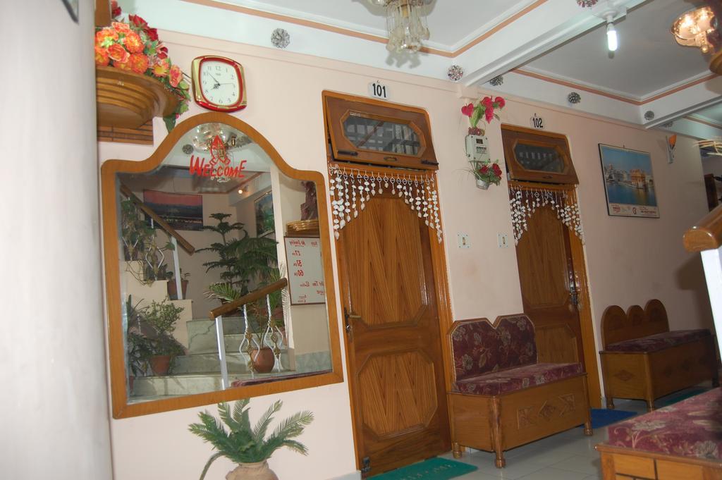 Hotel Ashish Inn Kandāghāt Exteriér fotografie